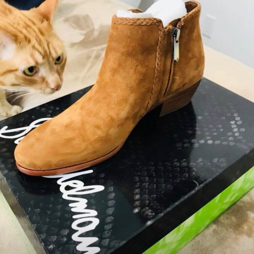 NWT Paige Fringe Booties